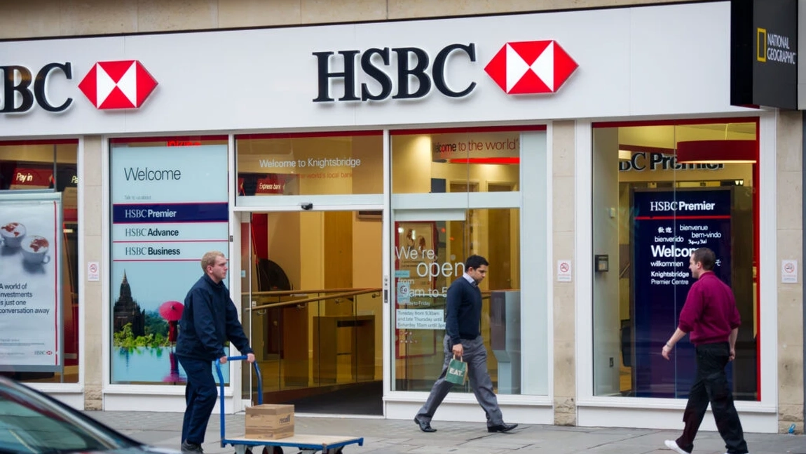 Banca britanică HSBC închide sute de sucursale. Sute de persoane au fost concediate