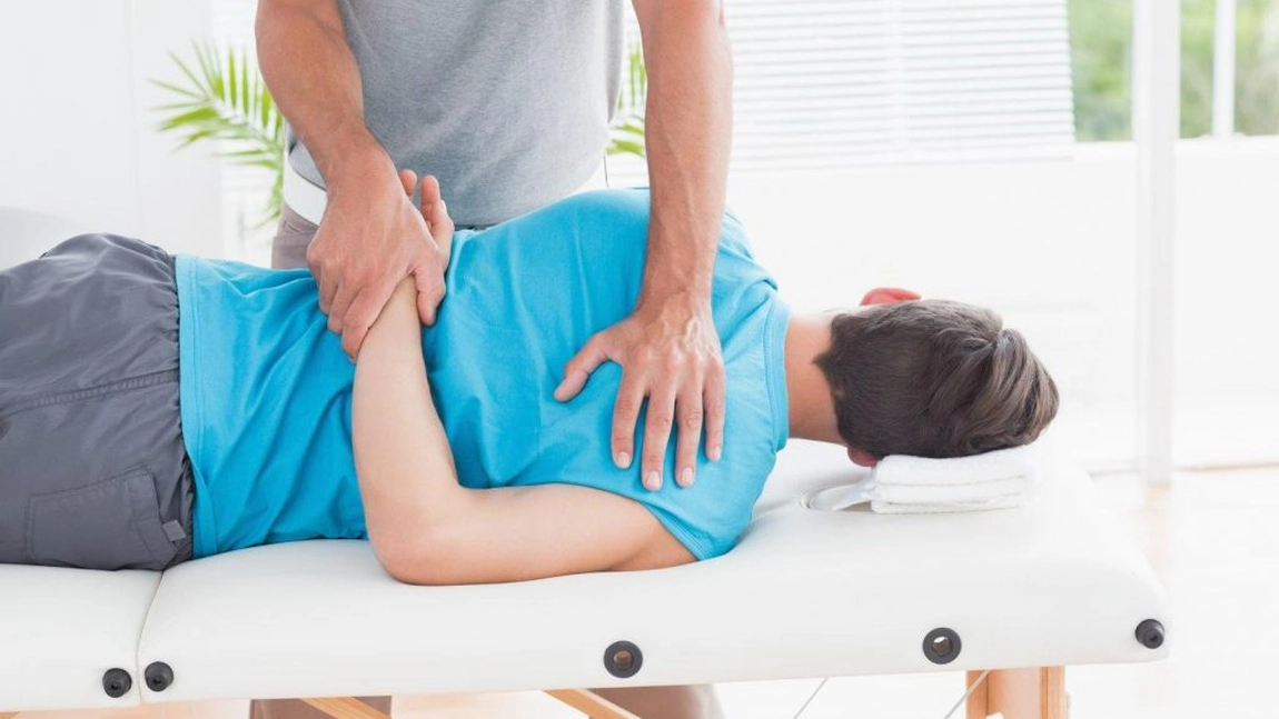 Cât costă o ședință de kinetoterapie și care sunt beneficiile exercițiilor fizice