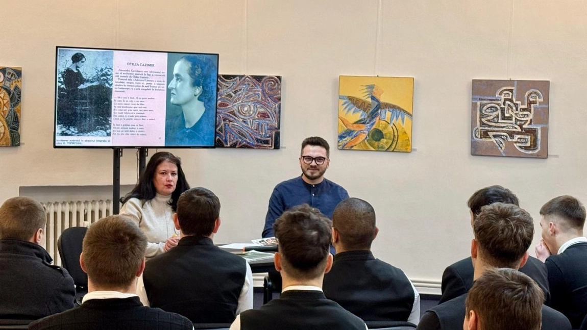 Întâlnire din cadrul Clubului de lectură, dedicată poetei Otilia Cazimir, la sediul Uniunii Scriitorilor din România – Filiala Iași