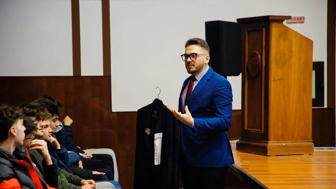 Judecătorul Costică Ciocan, discuţie despre comportamente riscante cu elevii de la Colegiul Național „Costache Negruzzi” Iaşi