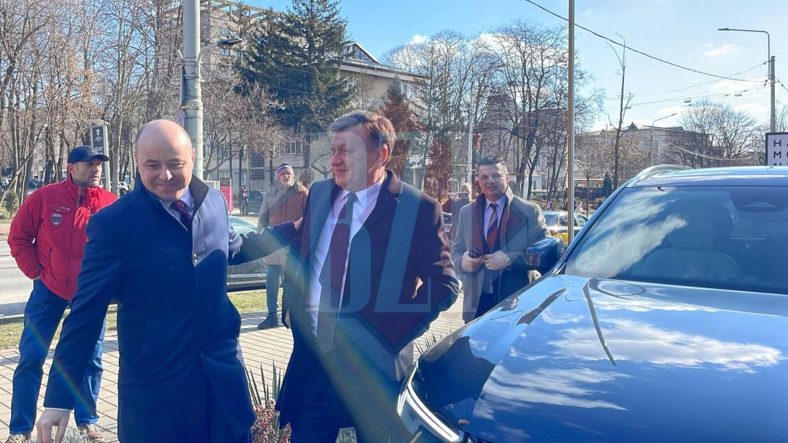 Păpușile Muppets, Alexandru Muraru și Crin Antonescu, s-au întâlnit la Iași cu penalul Costel Alexe, președintele CJ Iași