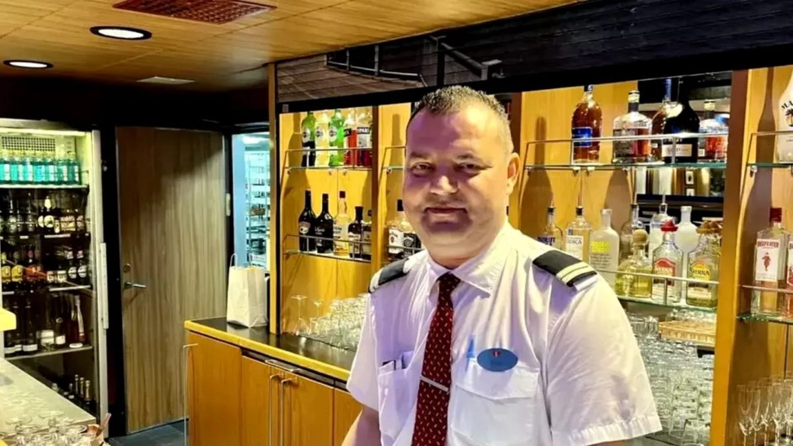Daniel este șef pe un vas de croazieră din Franța și are un salariu la care mulți doar visează. Cum este programul de lucru