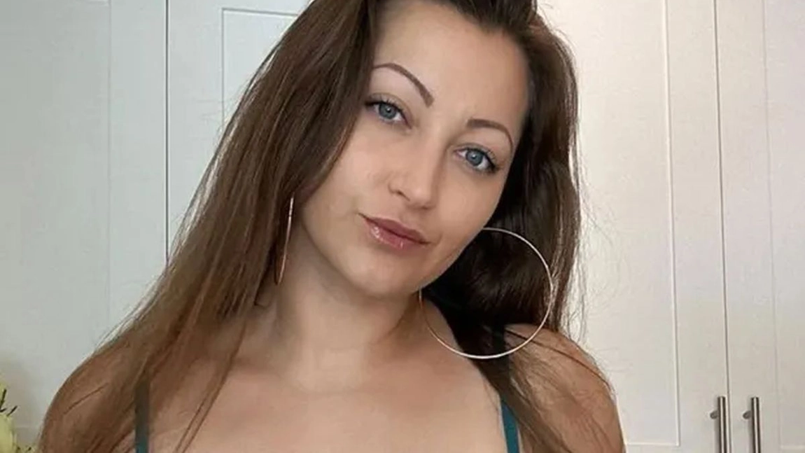 Ea este una dintre cele mai bine plătite modele OnlyFans! Filmează conținut cu alte fete