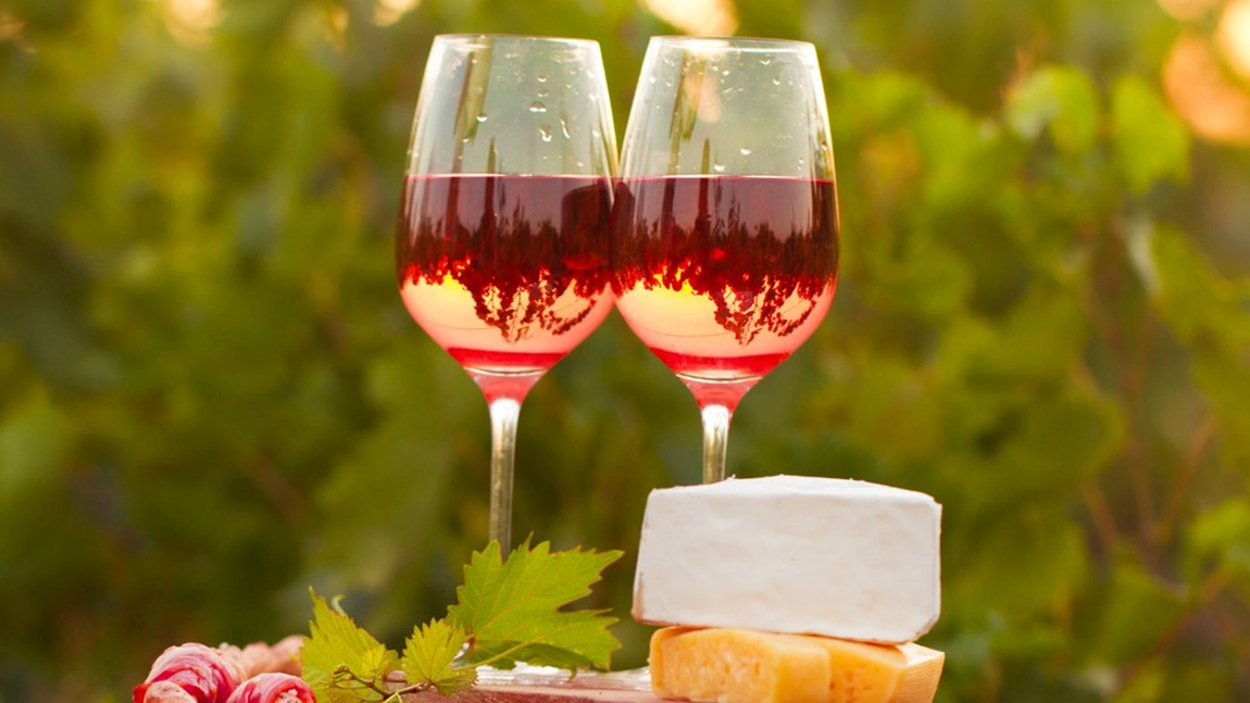 Cât zahăr se pune la 50 l de vin pentru a crește volumul de alcool? Iată cum poți produce acasă un vin de calitate