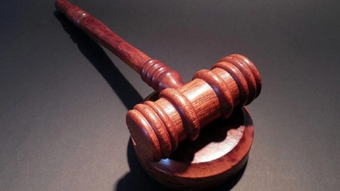 O tânără de 21 de ani din București care și-a dat în judecată părinții pentru a primi lunar pensie de la ei. Ce a decis instanța