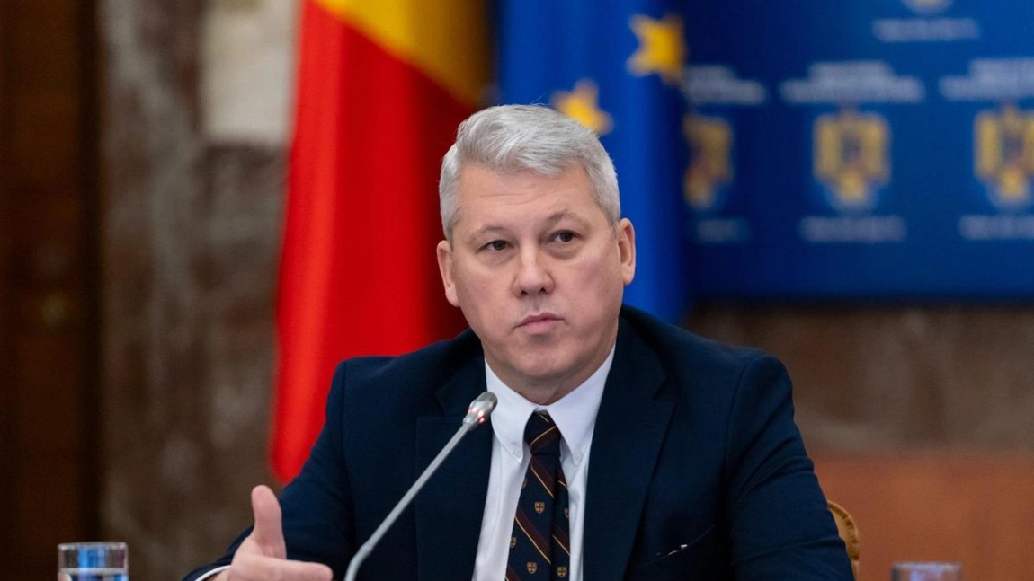 ”Milițianul” Cătălin Predoiu a trimis poliția la ușa unui internaut pentru că l-a criticat pe Facebook