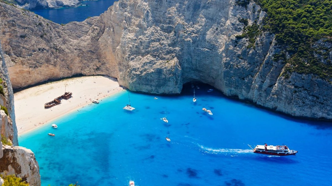 Cele mai căutate destinații de vacanță în 2025. Cât plătesc ieșenii pentru a se bucura de concediile din acest an