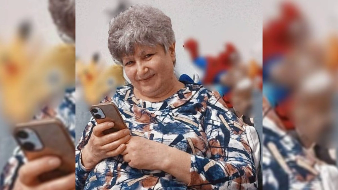 Ea este doamna Poponeț, președinta de asociație din Iași care și-a șters datoriile la întreținere ca prin minune. Nervoasă din cale-afară, amenință fără rușine: „Vă dau cu capul de pereți”
