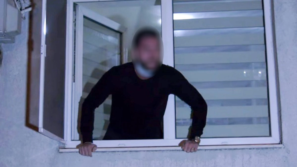 Scandal amoros la Iași! Orbit de gelozie, un tânăr și-a surprins iubita în pat cu un alt bărbat și l-a bătut cu sânge rece