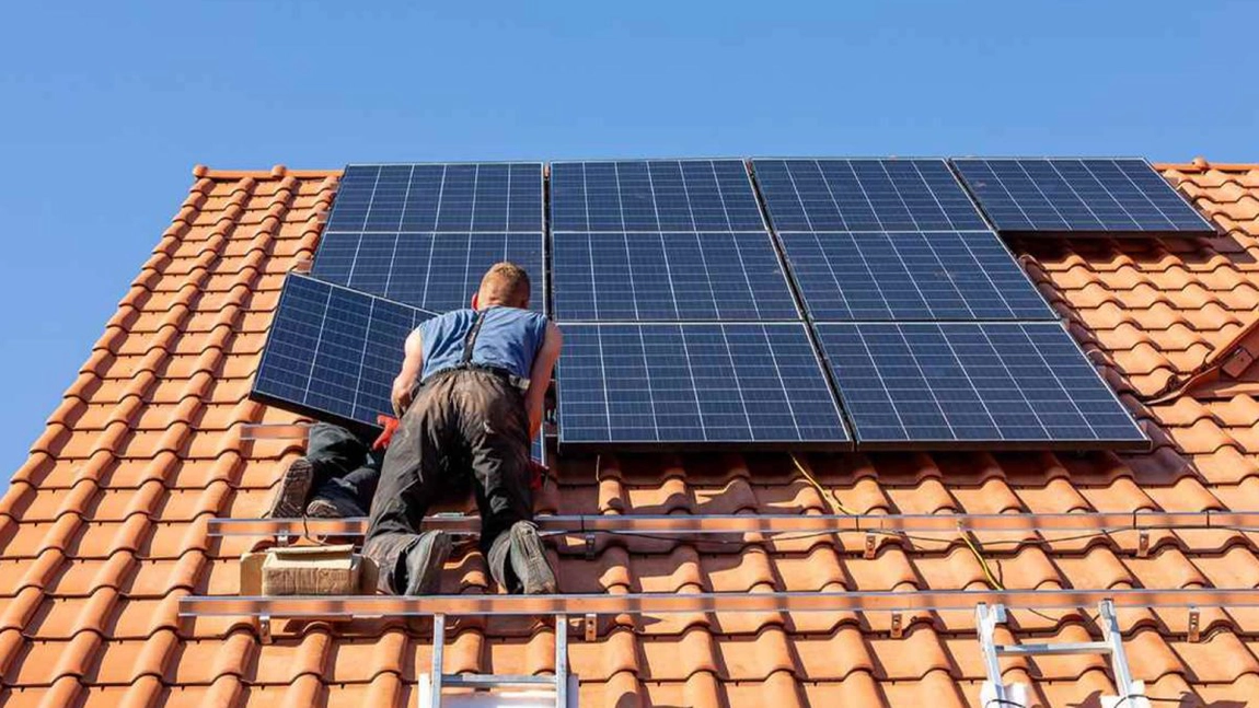 Ieșenii cu proiecte aprobate în programul Casa Verde Fotovoltaice 2023 pot să le implementeze până la 16 martie 2025