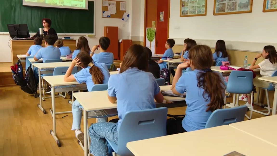 Reducerea numărului de ore de fizică, o amenințare la adresa calității educației? Ce spun academicienii despre noile schimbări