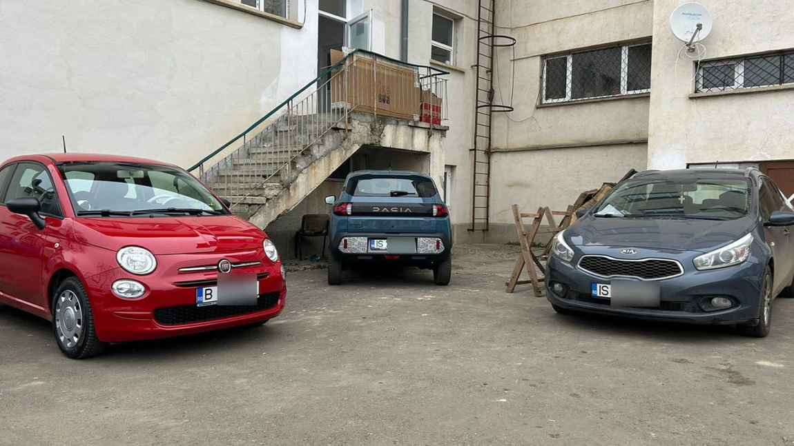 Imagini incredibile în parcarea profesorilor de la Colegiul de Artă „Octav Băncilă” din Iași! Iată ce au putut observa trecătorii că se întâmplă, ziua în amiaza mare, sub nasul directorului