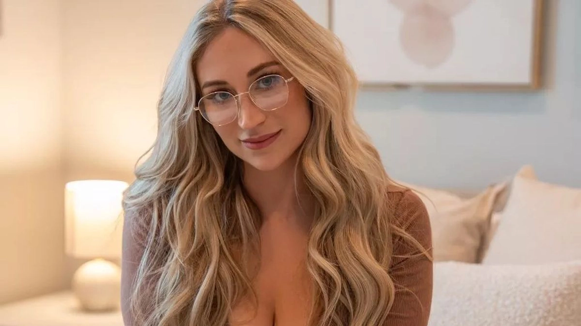 O profesoară a fost dată afară din învățământ pentru că face OnlyFans! „Îmi pare rău pentru asta”