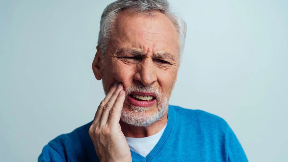 Obiceiuri care îți distrug dinții! Care sunt greșelile frecvente care afectează smalțul dentar