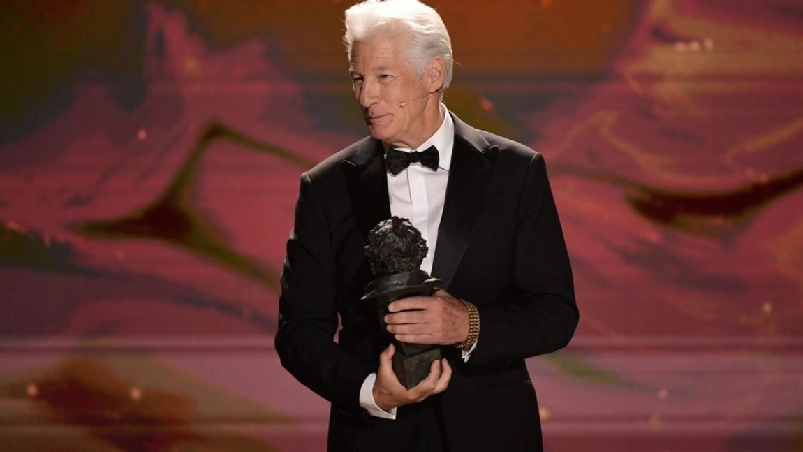 Richard Gere atacă dur autoritarismul global: „Avem un gangster la cârma Americii, o combinație mortală de imaturitate și narcisism”