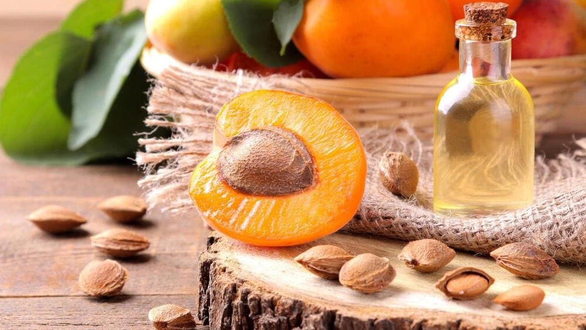 Ce beneficii poți obține din consumul de sâmburi de caise. Ingredientul secret din marțipan și smoothie