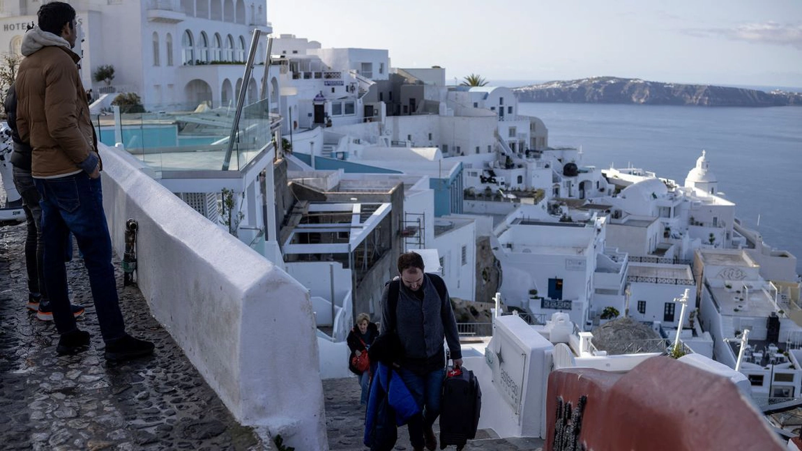Santorini în alertă maximă! Cutremurele și riscul de tsunami au declanșat starea de urgență. Mii de oameni evacuați
