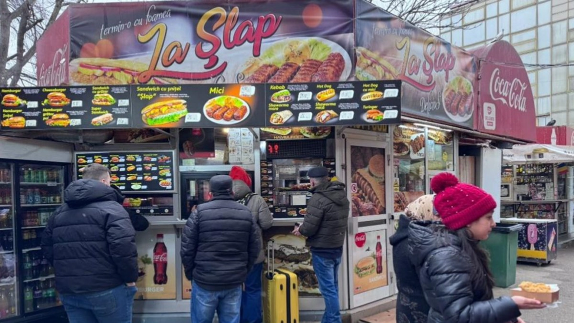 Aici a fost inventat „șlapul”, legenda sandviciurilor din Iași. Iată povestea din spatele celui mai vânat preparat de tip fast-food din tot orașul