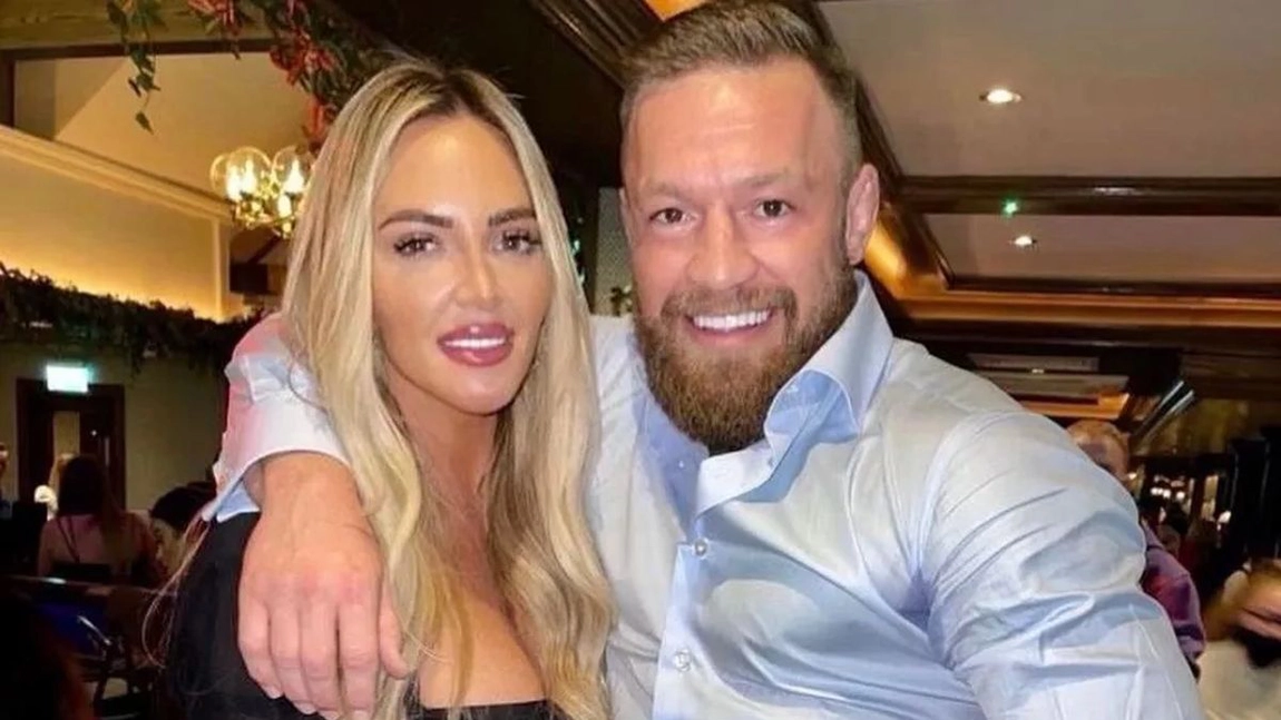 Sora lui Conor McGregor are o legătură amoroasă cu un mafiot din cartel! Blondina a fost surprinsă în ipostaze incendiare!