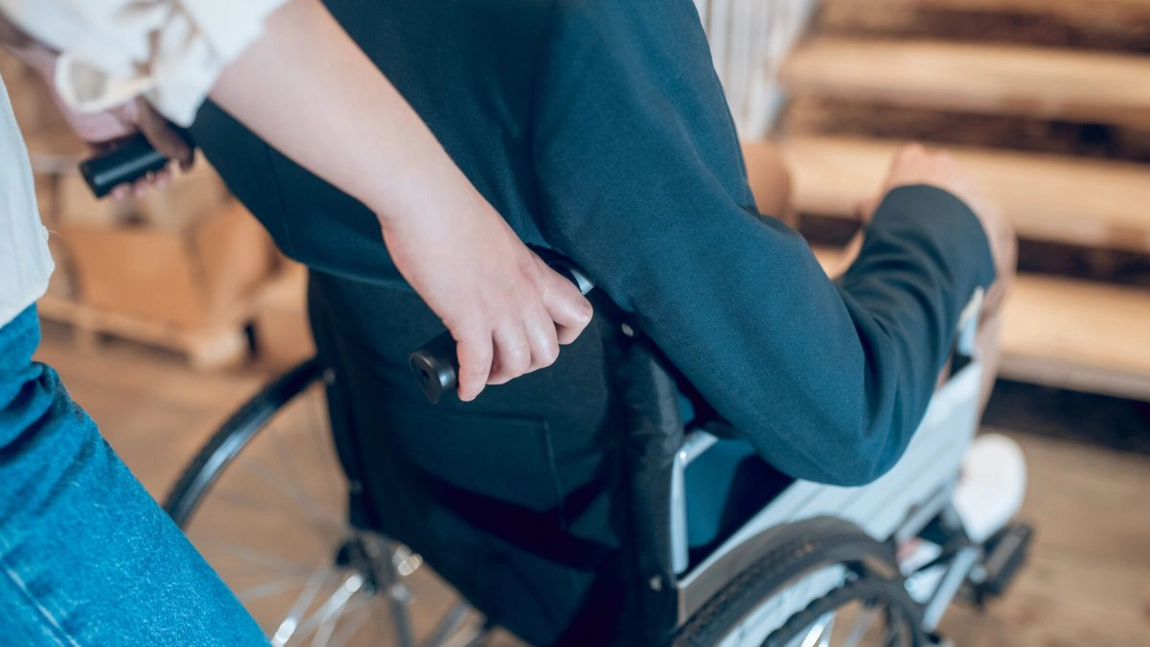 Suspendarea temporară a indemnizațiilor de handicap! Cine nu mai poate primi banii de la stat după reevaluarea medicală