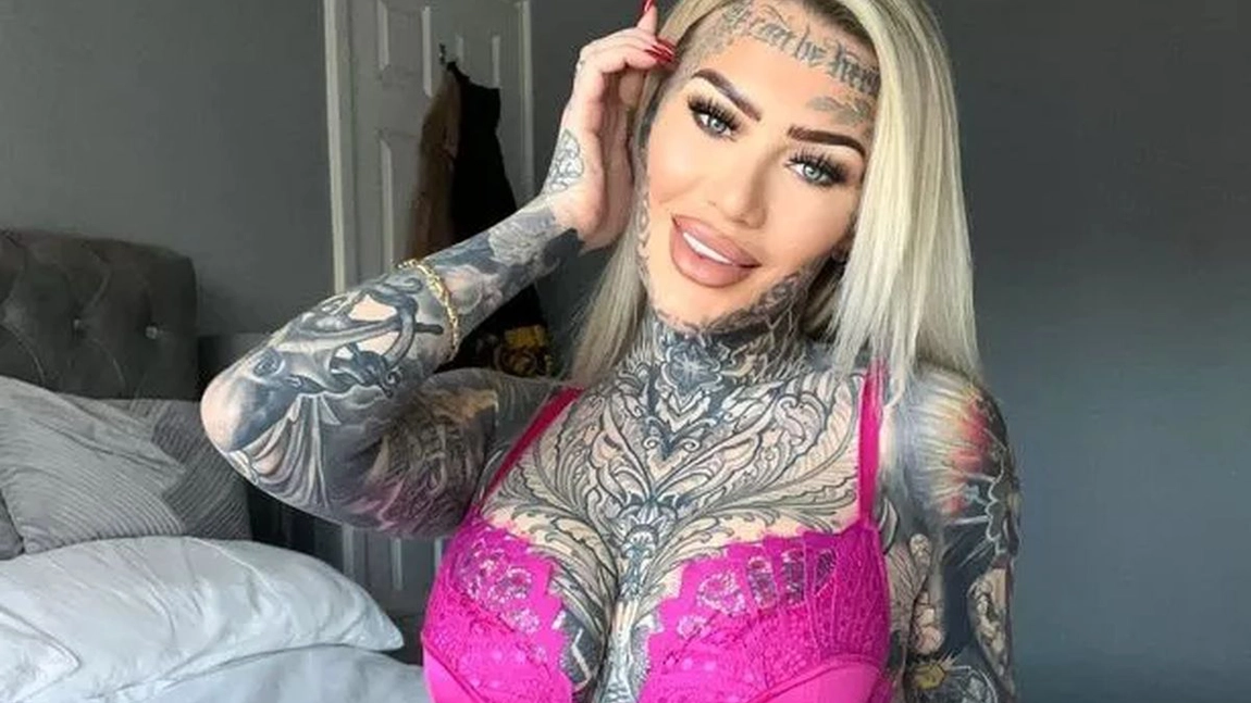 Pasiune dusă la extrem! Și-a tatuat toate zonele intime, inclusive labiile!