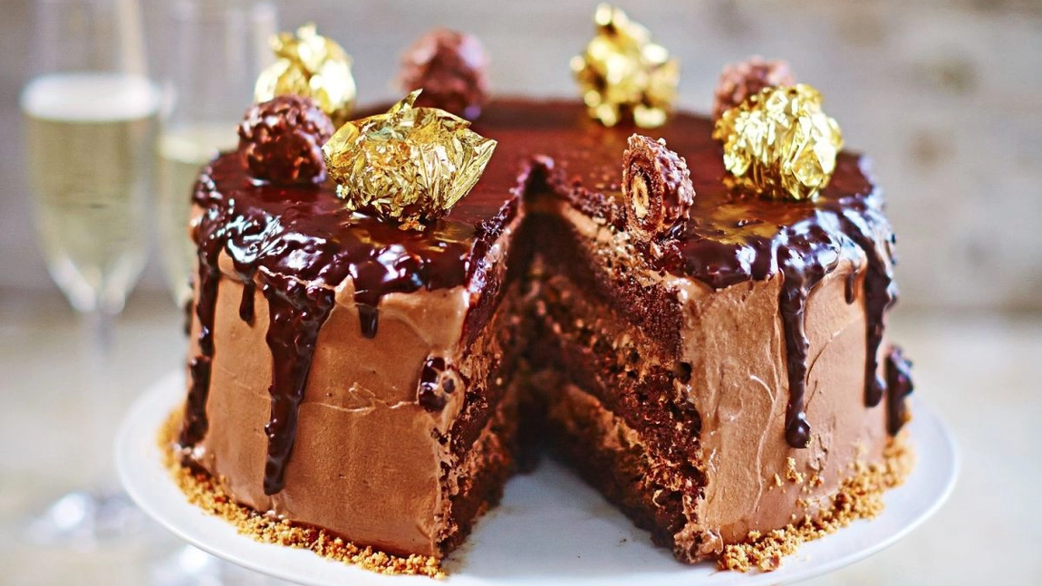 Cum să pregătești un tort Ferrero Rocher. Rețetă delicioasă pentru un desert rafinat