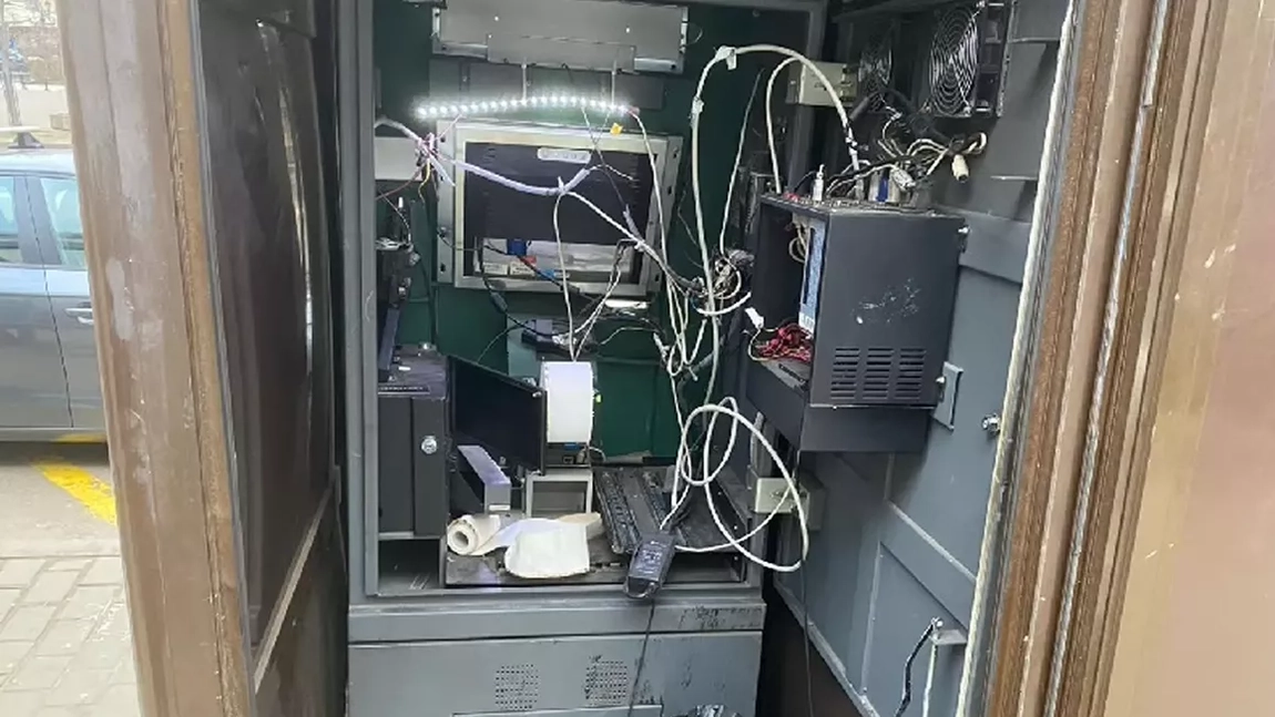 Tânărul care a vandalizat și furat din automatele de bilete din Iași a fost identificat
