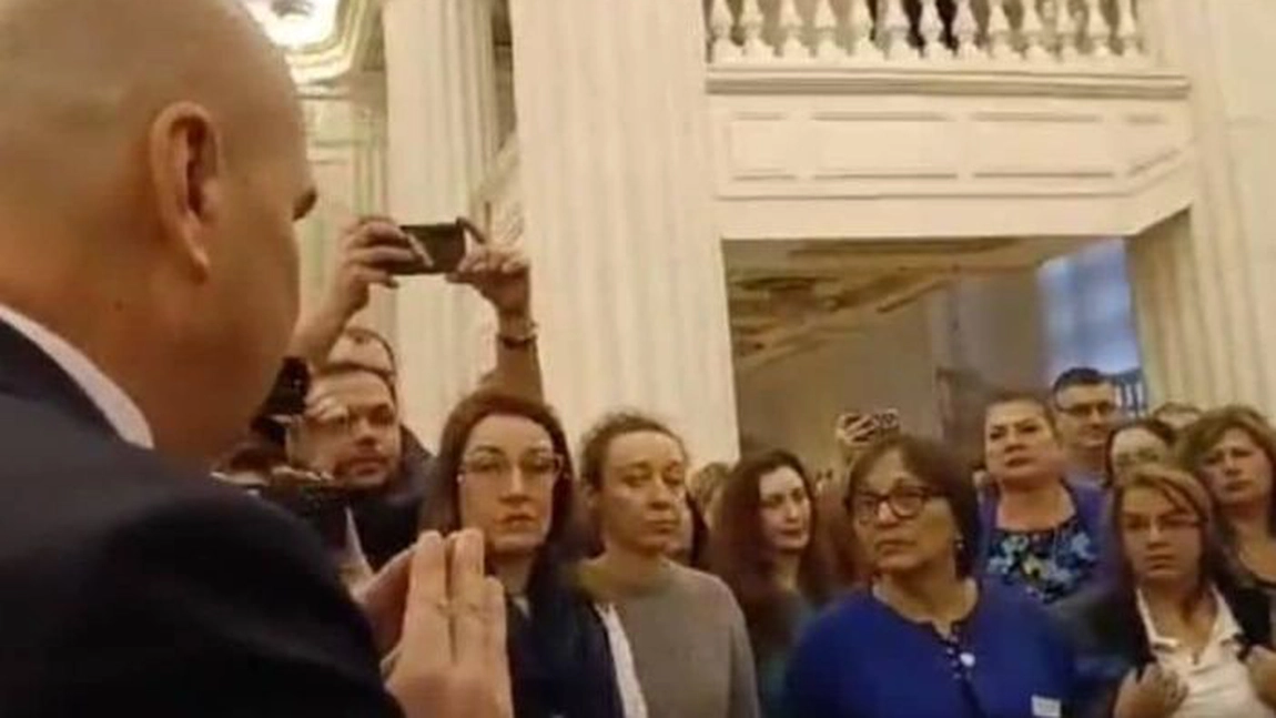 Încă o lovitură pentru bugetari! Peste 500 de funcționari publici vor rămâne șomeri!