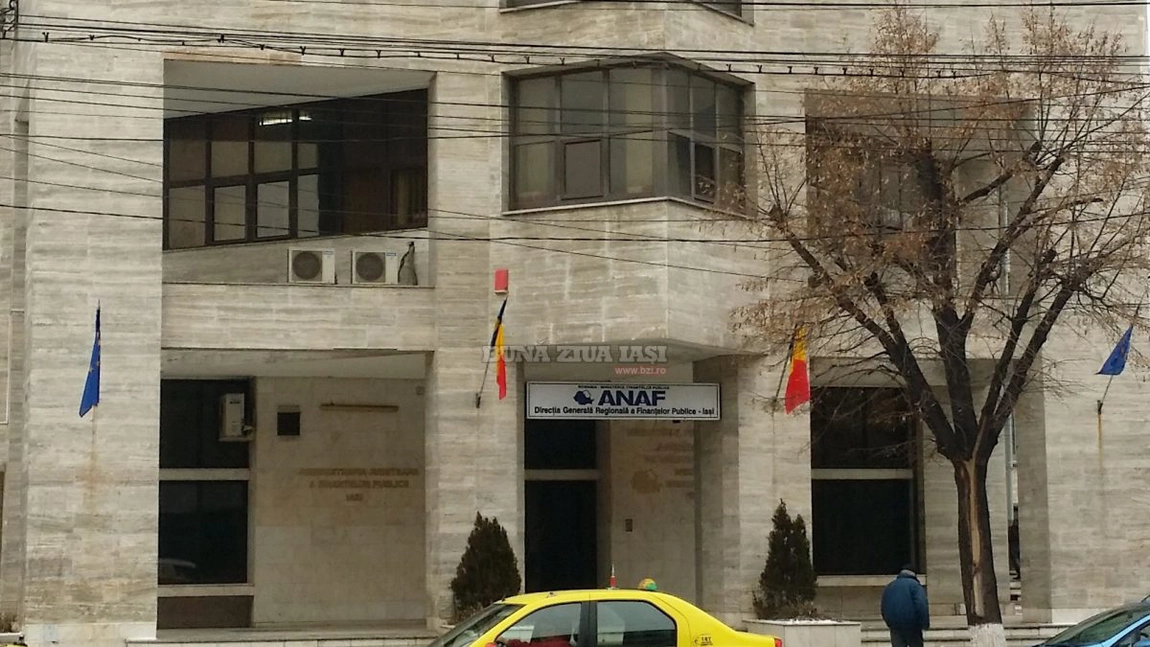 Un inspector de la ANAF Iași a fost prins în Vama Sculeni cu țigări de contrabandă. Acesta le spunea vameșilor că merge după motorină ieftină - UPDATE