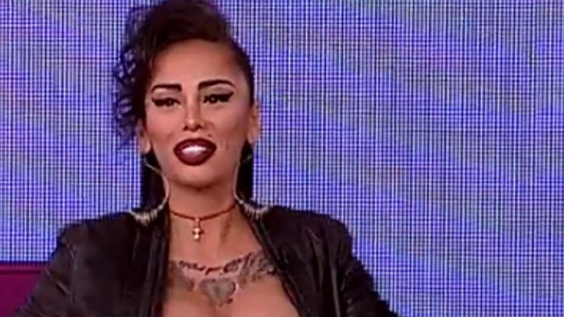 Artista care a apărut cu fața umflată pe internet! Ce s-a întâmplat cu bruneta după intervenție