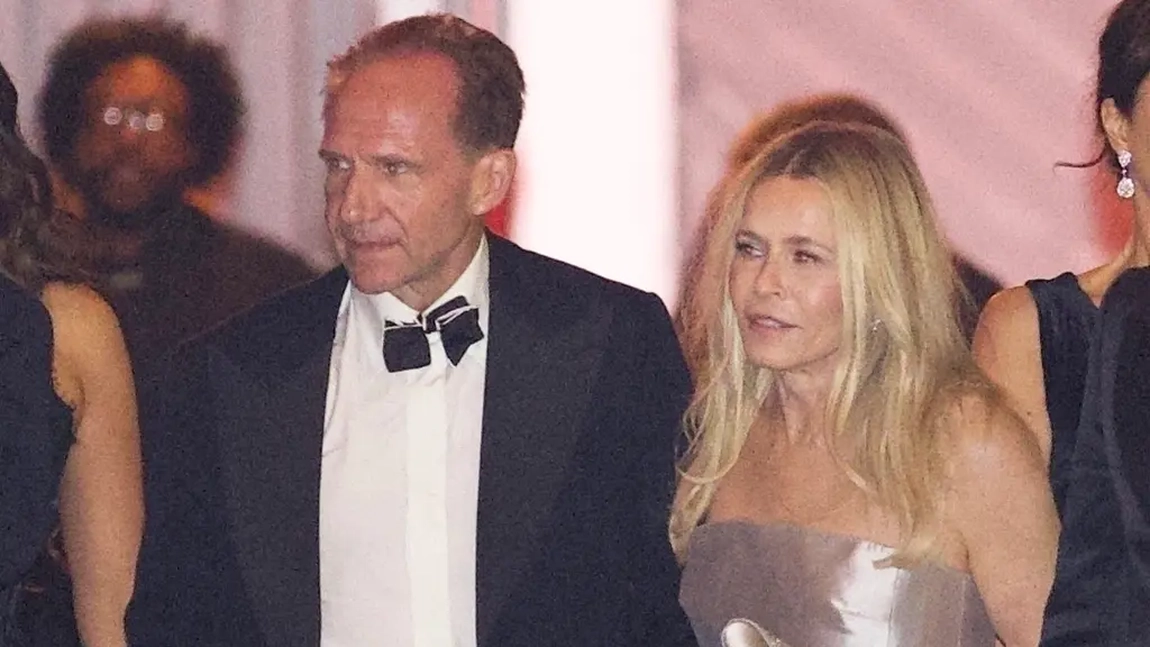 Bombă la Oscaruri! Chelsea Handler și Ralph Fiennes, împreună la petrecerea Vanity Fair 