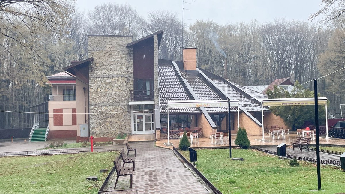 Sigur ai trecut măcar o dată pe aici. Acesta este locul unde se consuma un întreg tir de bere și 10.000 de mici doar într-o singură zi: „Lumea venea de peste tot”