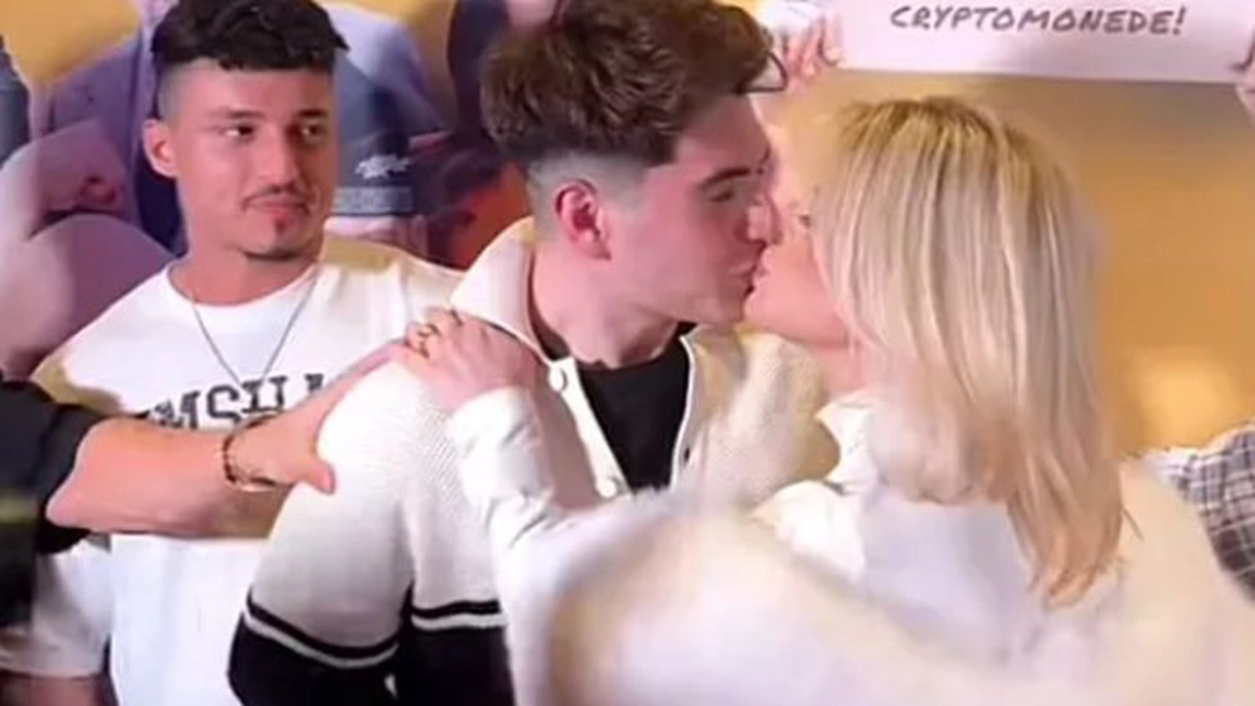 Loredana a sărutat un celebru tiktoker! Acesta a rămas fără reacție