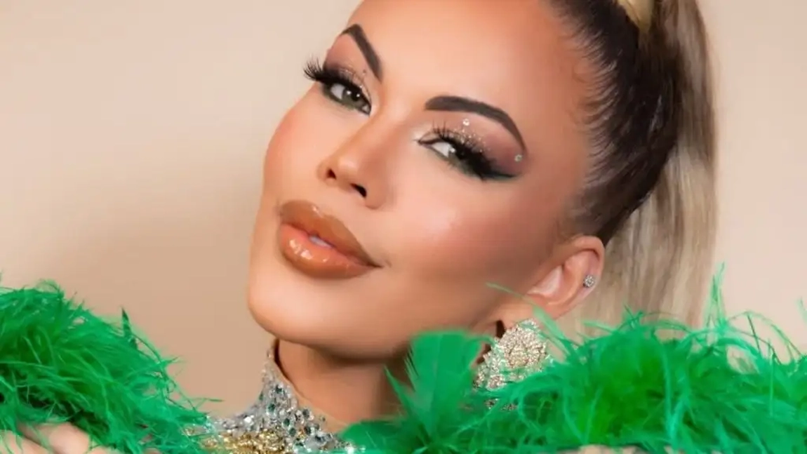 Fostul model Playboy cheltuiește 51.000 dolari pentru a arăta ca o soție de fotbalist și acum trăiește viața visurilor sale. Uite ce avantaje are