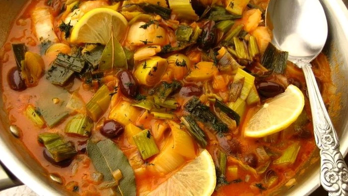 Iată cum să faci o tocăniță de praz delicioasă! Este de post, are puține calorii și se gătește imediat!