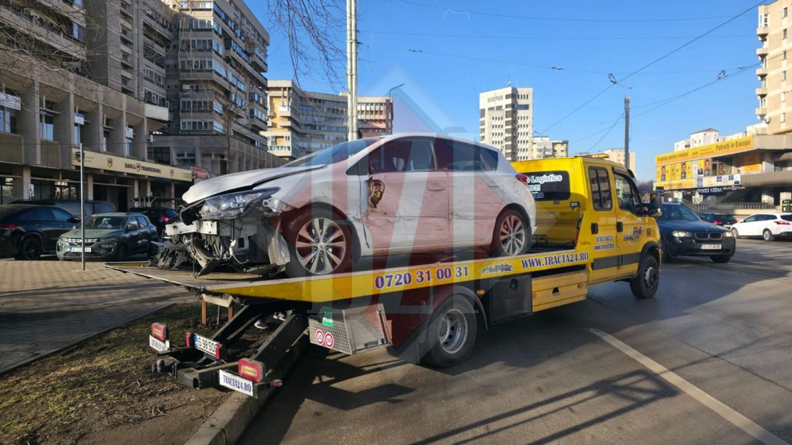 Accident rutier pe strada Anastasie Panu! Două autoturisme au fost implicate