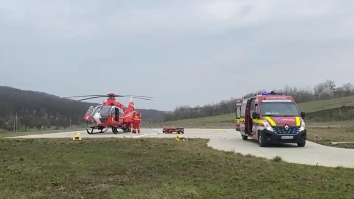 Elicopterul SMURD Iași, solicitat la un accident rutier în Vaslui. Un copil de 6 ani se află în stare gravă după ce a fost lovit de o mașină - UPDATE