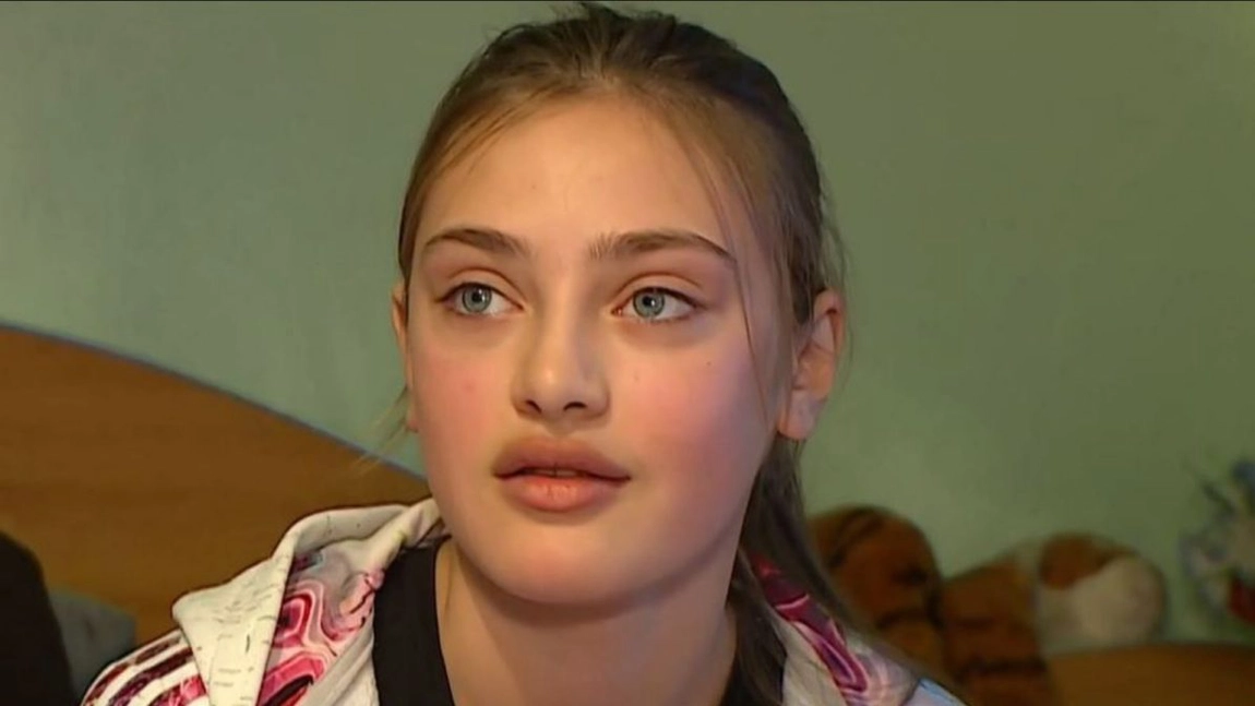 „Păpușa de la Glina” ar fi devenit mamă la doar 17 ani! Cum au reacționat internauții, după ce au aflat că Adina Asăvoaiei a născut în secret