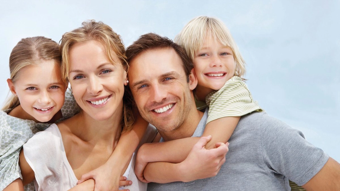 Schimbări semnificative la alocația parentală din aprilie 2025! Reguli noi pentru familii