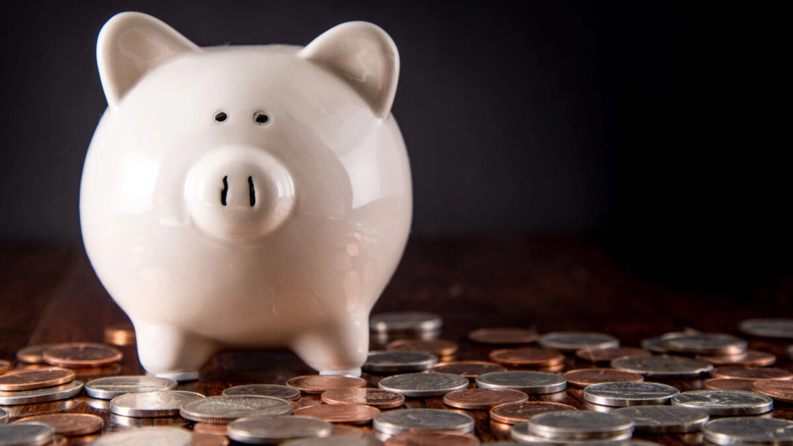 Românii pot primi bani gratuit de la această bancă fără a avea economii în conturi!