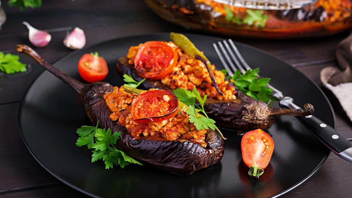 Vinete umplute cu carne, după rețeta turcească! Un preparat ce se gătește rapid și e foarte gustos!