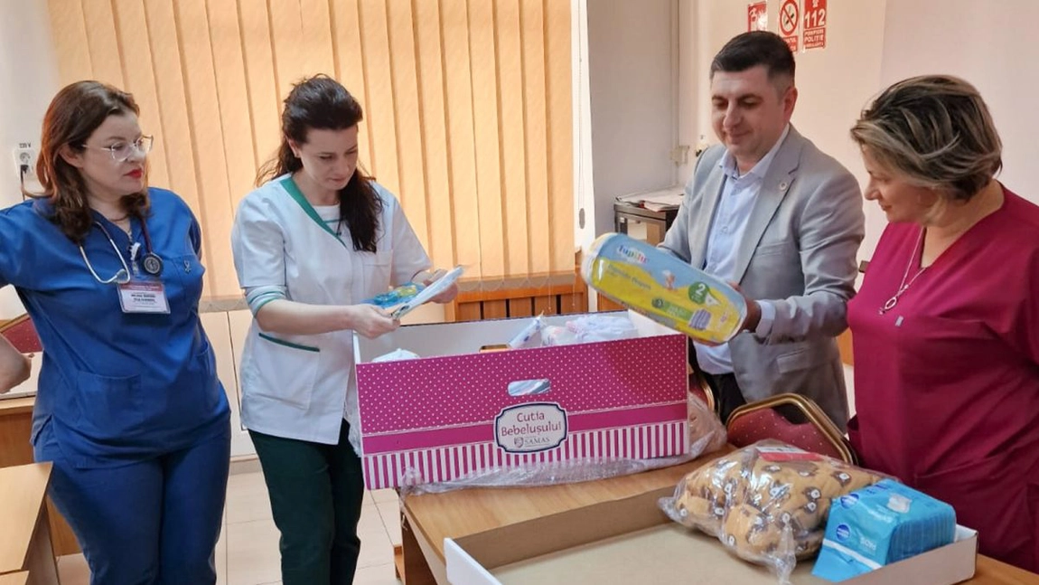 Întreaga comunitate s-a mobilizat să-l ajute pe Marian Ilie C., bebelușul aruncat în WC, la Pașcani! Mama sa nici nu a vrut să-l vadă