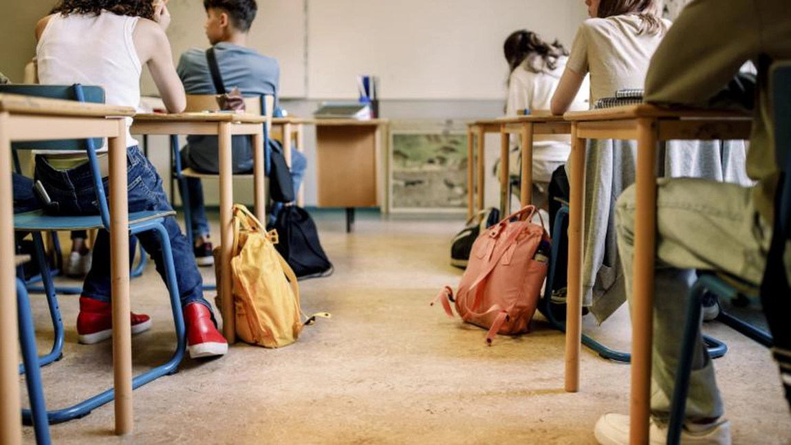 Se introduce butonul roșu în școlile și universitățile din România! Ce este și cum funcționează