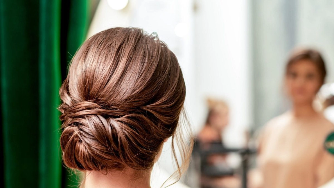 Cocuri elegante de seară. Transformă-ți look-ul cu stil și simplitate