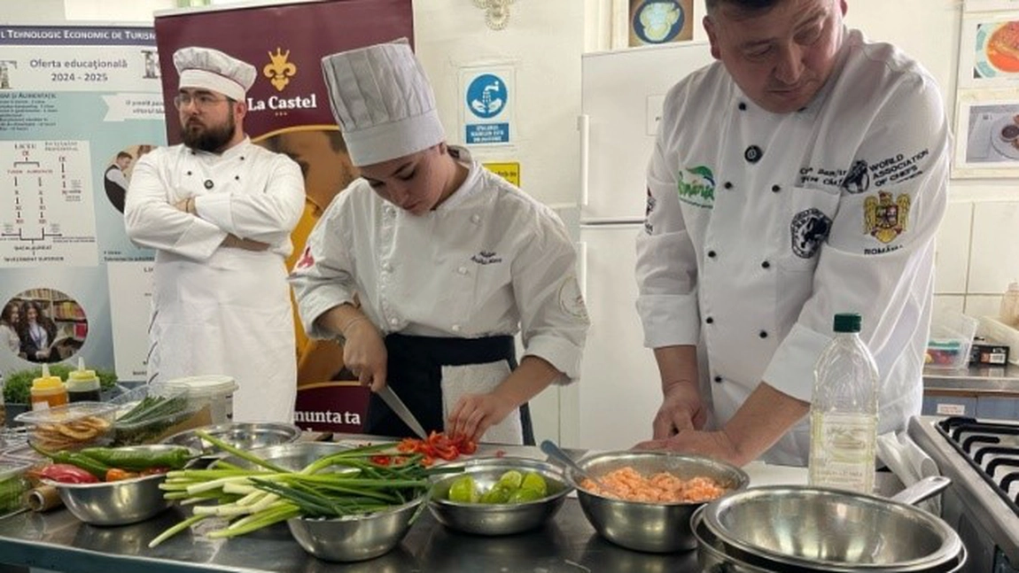 Demonstrație de gastronomie sustenabilă la Liceul Tehnologic Economic de Turism, în cadrul proiectului Erasmus+ „Mapping the Sustainability”