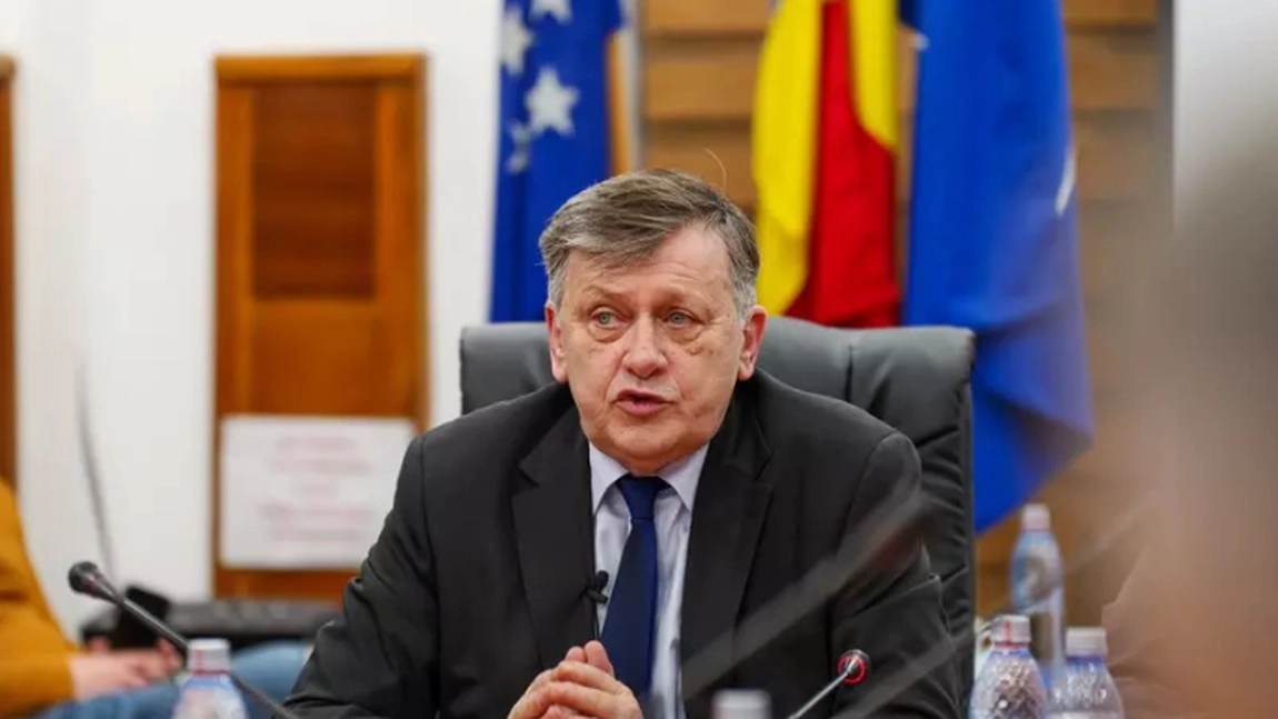 Crin Antonescu are o avere impresionantă, ținând cont că a fost șomer. Ce terenuri, locuințe, autoturisme și economii are