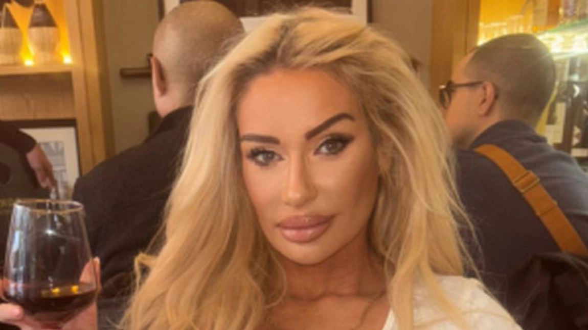 O femeie de 51 de ani se afișează sexy și provocatoare! A fost hărțuită din cauza aspectului senzual!
