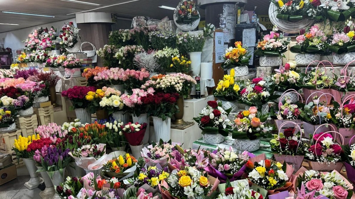De 8 martie, florile de primăvară nu au suferit scumpiri, cu excepția trandafirului. Comercianții se așteaptă la vânzări mai slabe decât în anii trecuți