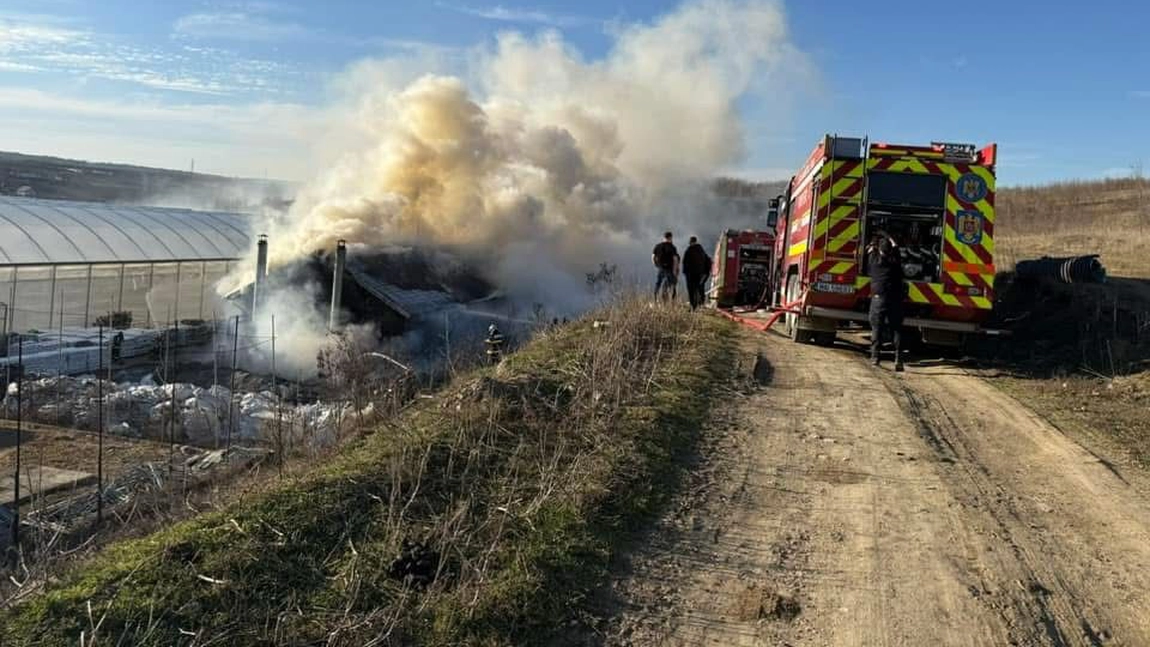 Incendiu în comuna Aroneanu! Focul a izbucnit la o anexă gospodarească