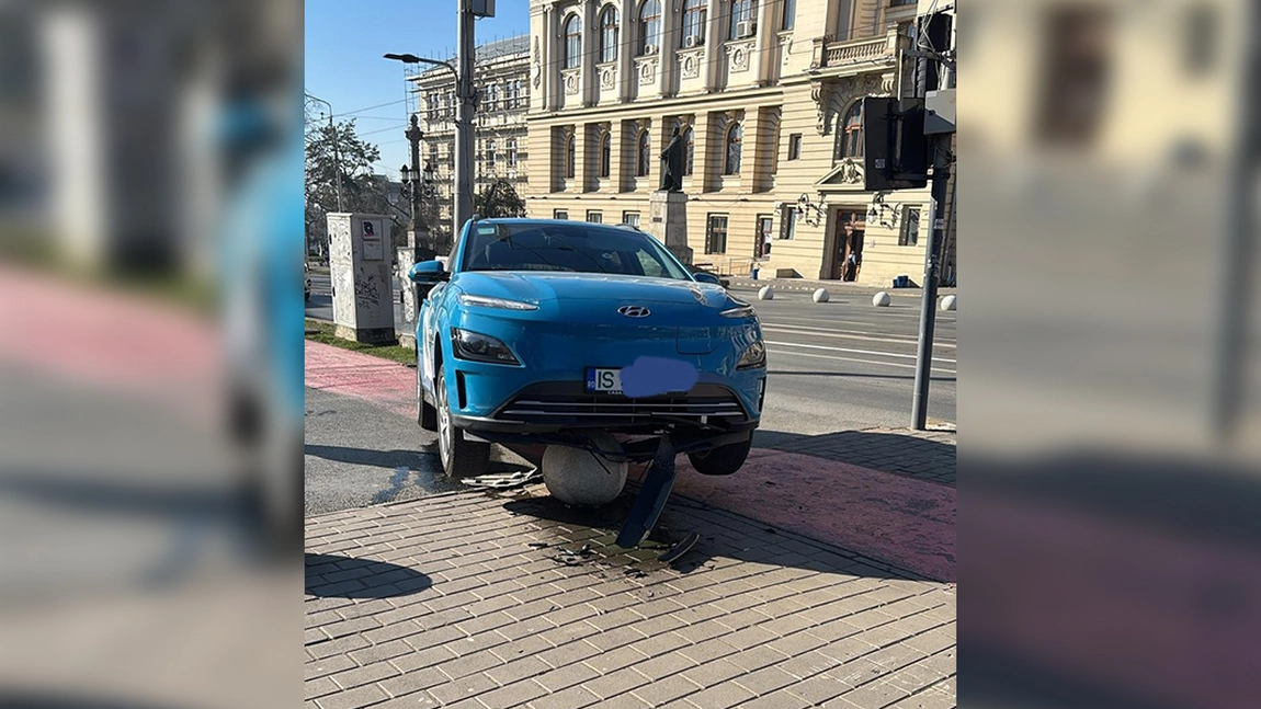 Accident rutier în Copou! Șoferul unui Hyundai s-a urcat pe o bilă de beton